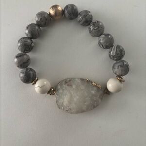 Elegant Marble and White Beaded Bracelet with Gold Details